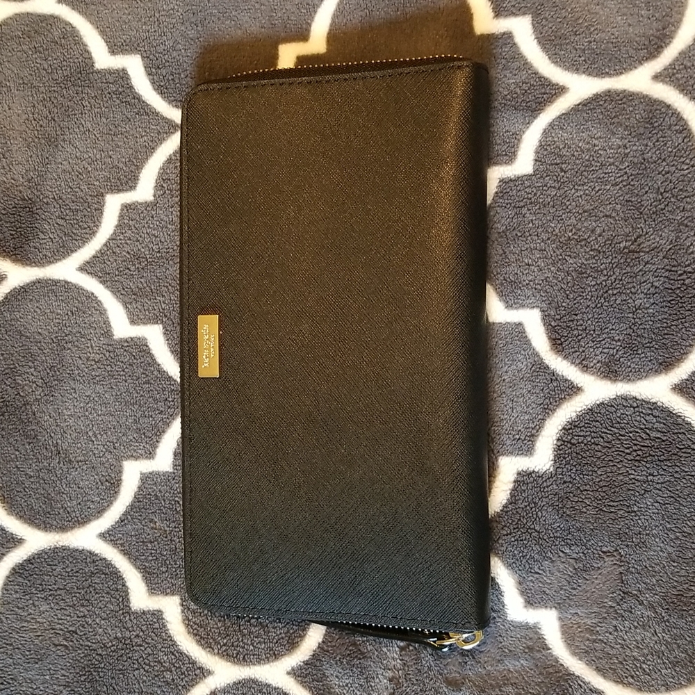 Kate Spaid, Black Wallet